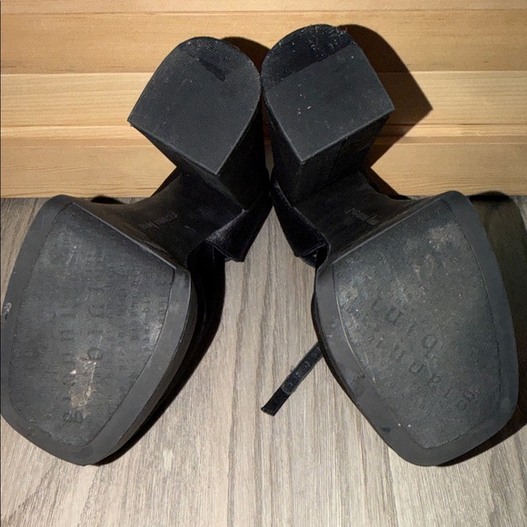 Elegant Black Satin Platform Heels - Picture 5 of 5